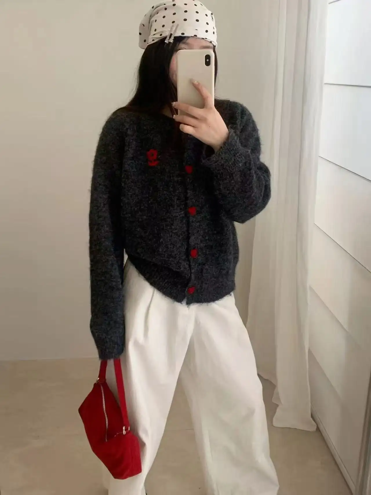 하트 버튼 라운드넥 플라워 자수 카디건 상세 이미지 3