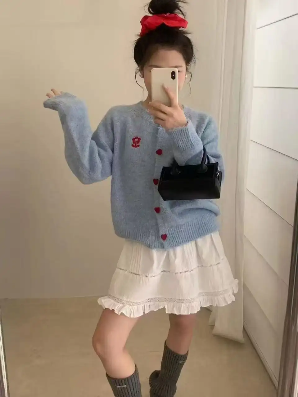 하트 버튼 라운드넥 플라워 자수 카디건 상세 이미지 4