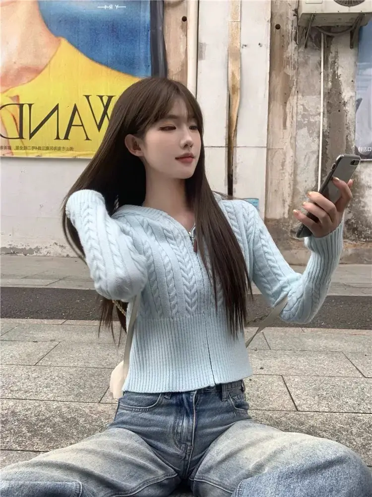 트위스트 디테일 지퍼 니트 카디건 상세 이미지 1