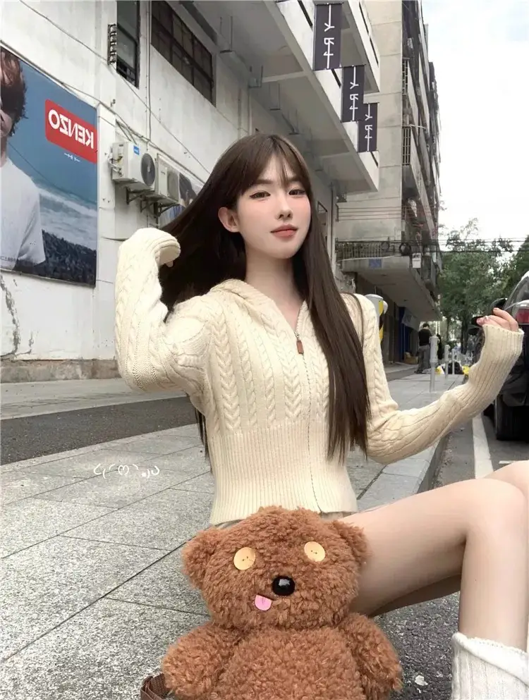 트위스트 디테일 지퍼 니트 카디건 상세 이미지 5