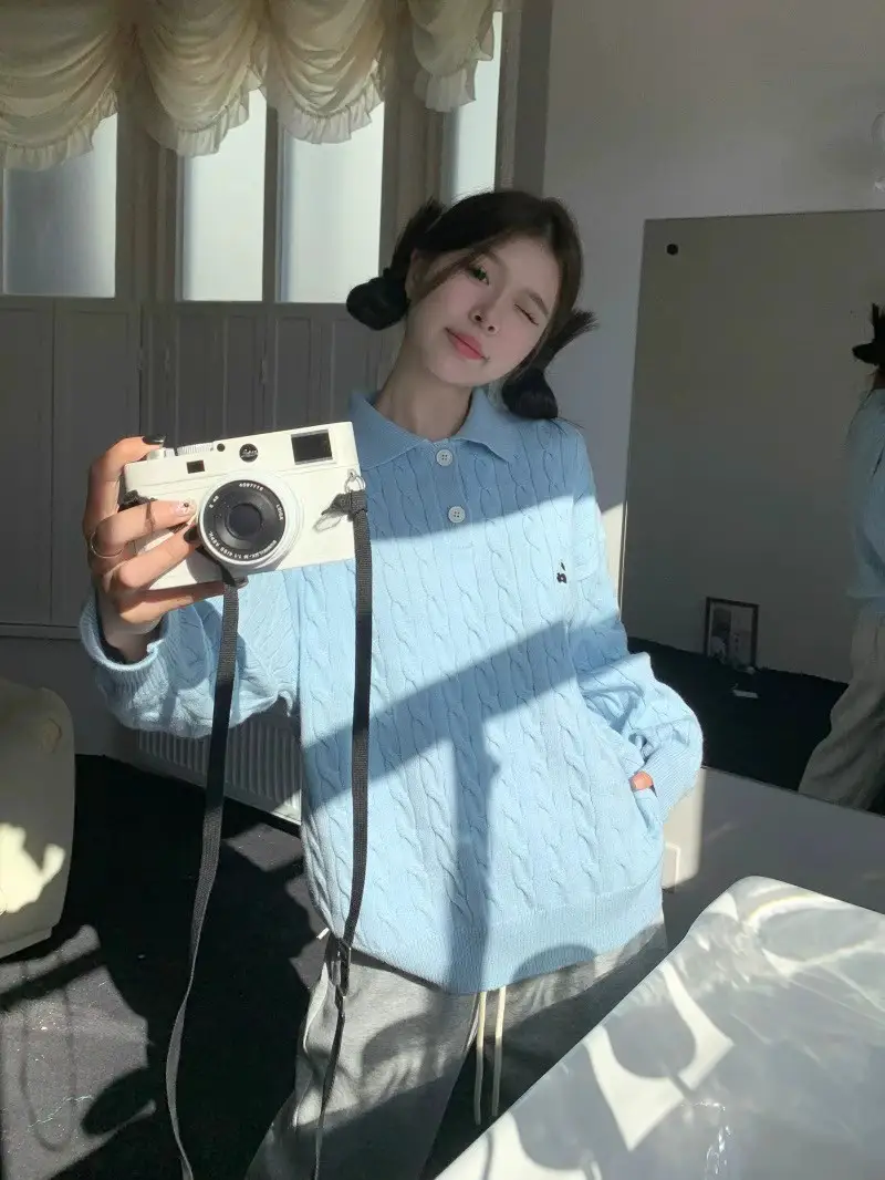 폴로넥 화이트 케이블 니트 상세 이미지 1