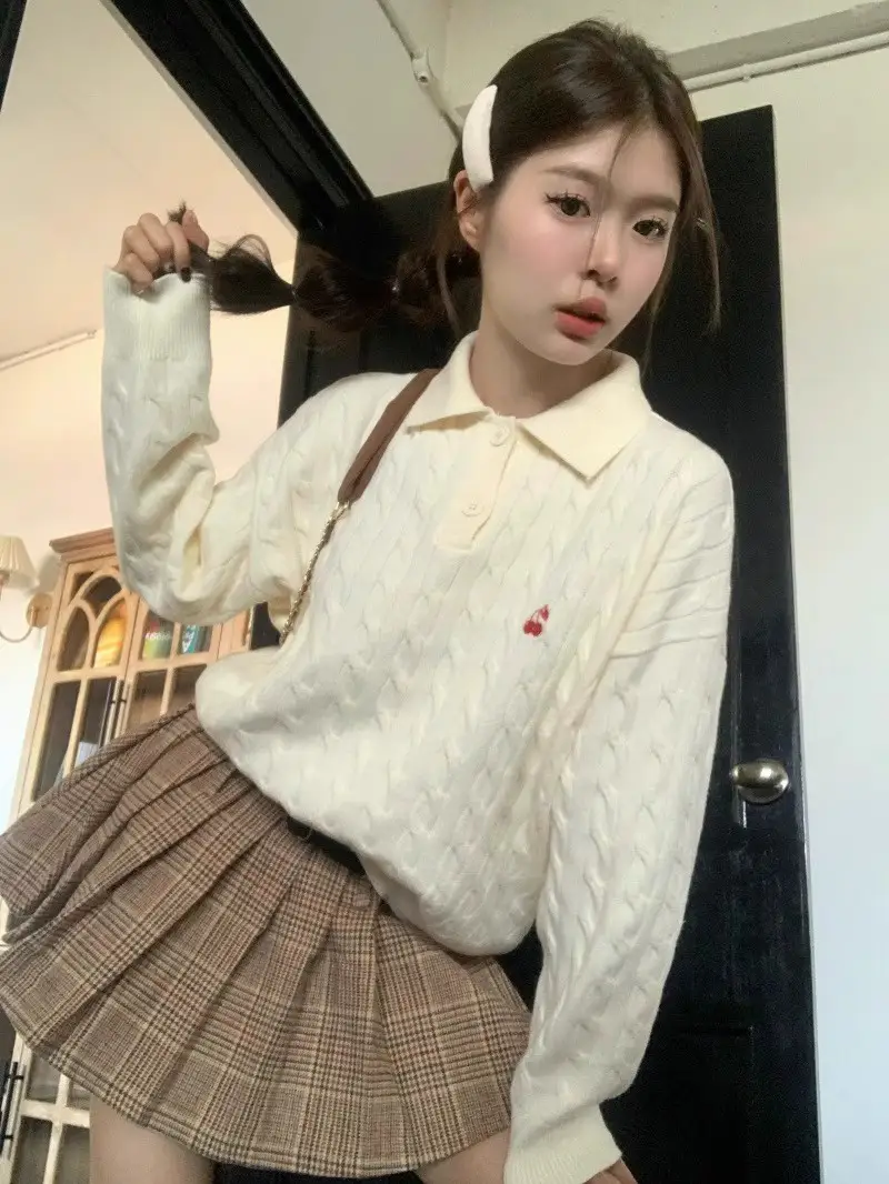폴로넥 화이트 케이블 니트 상세 이미지 4