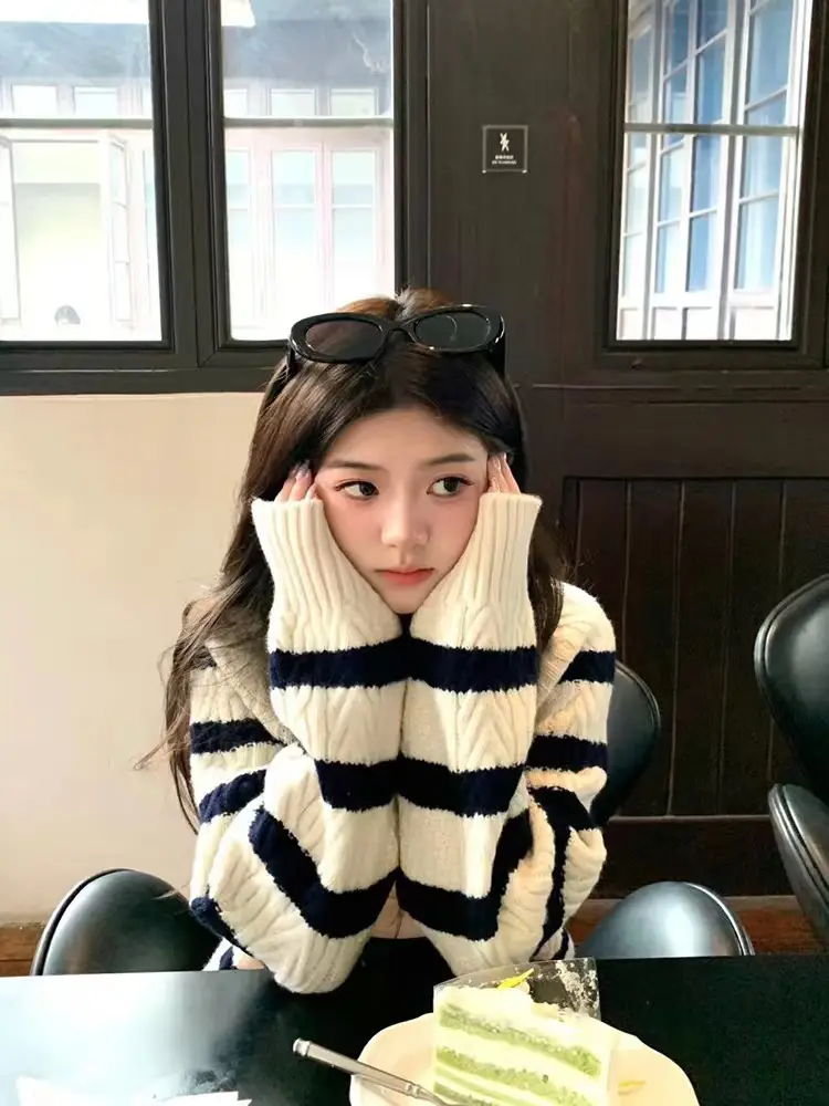 프레피 스트라이프 자수 니트 가디건 상세 이미지 3
