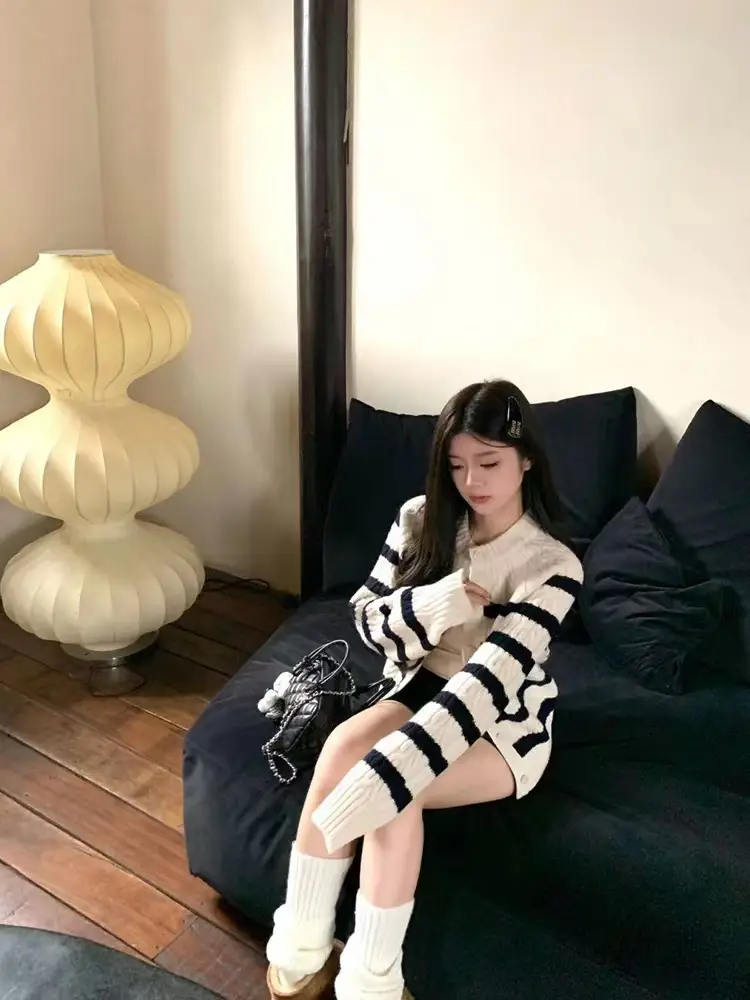 프레피 스트라이프 자수 니트 가디건 상세 이미지 4