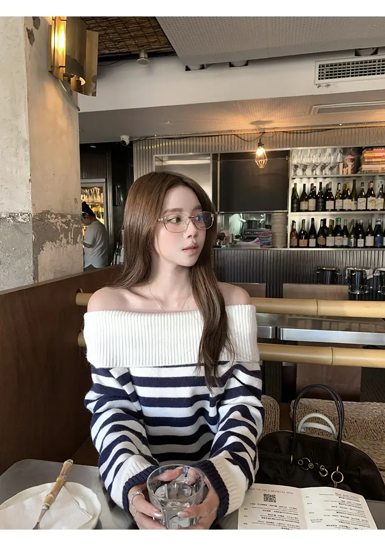 배색 스트라이프 오프숄더 니트 상세 이미지 3