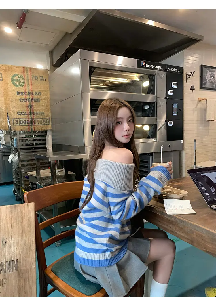 배색 스트라이프 오프숄더 니트 상세 이미지 22