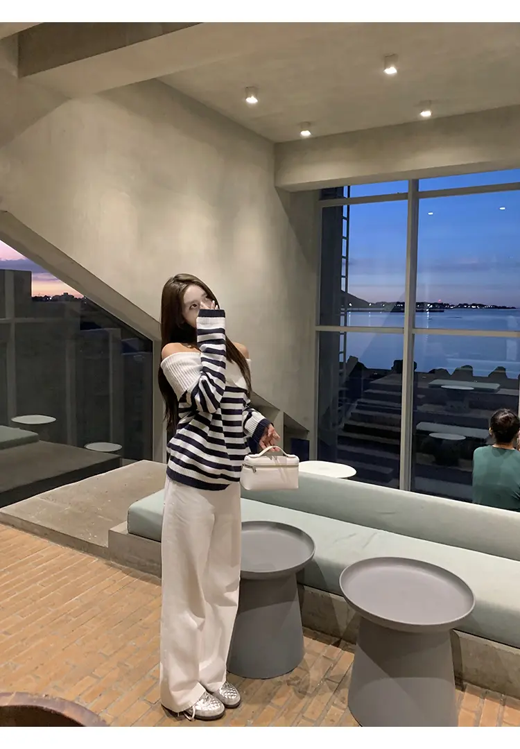배색 스트라이프 오프숄더 니트 상세 이미지 25