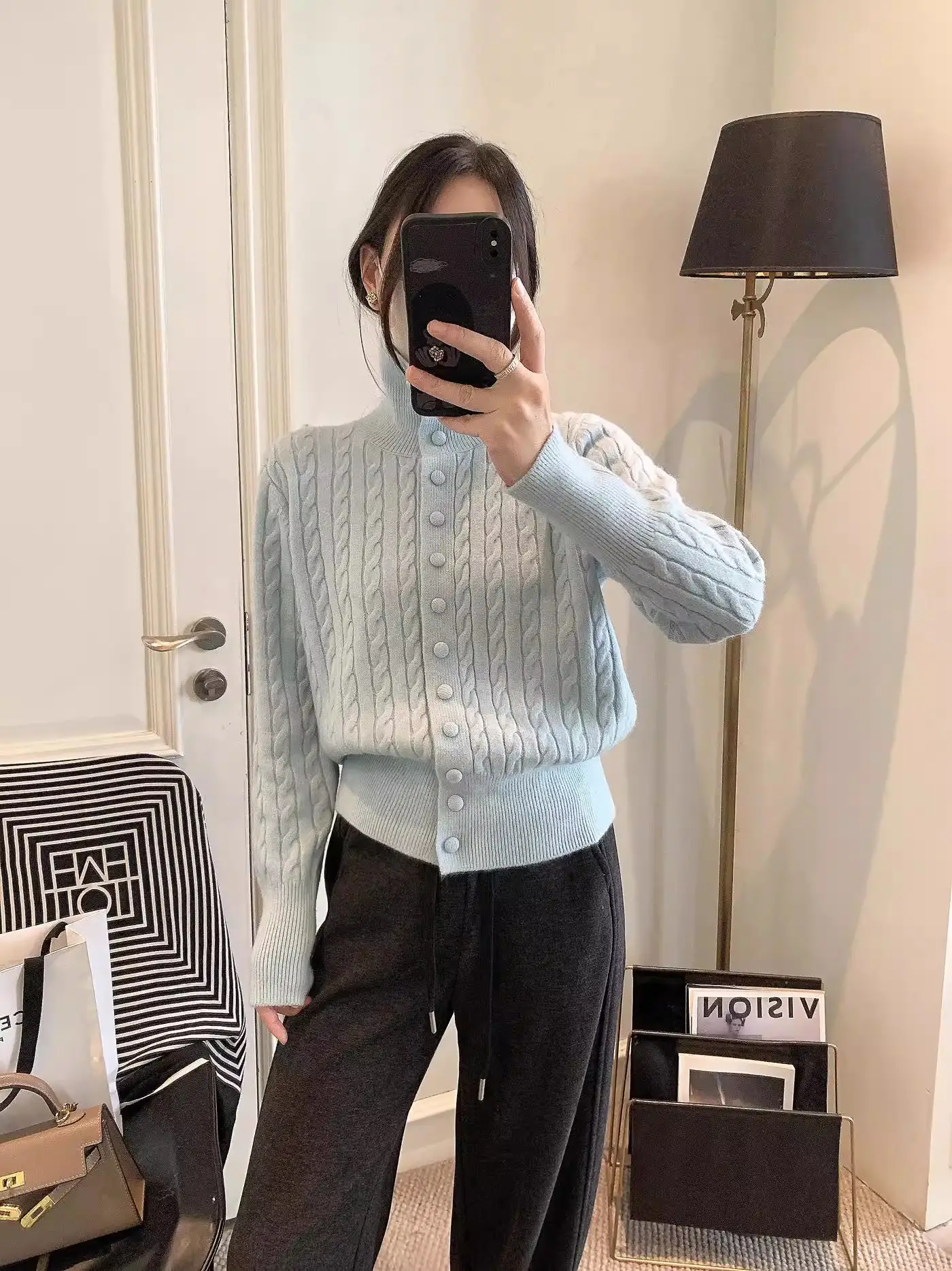 꽈배기 단추 하이넥 가디건 상세 이미지 1