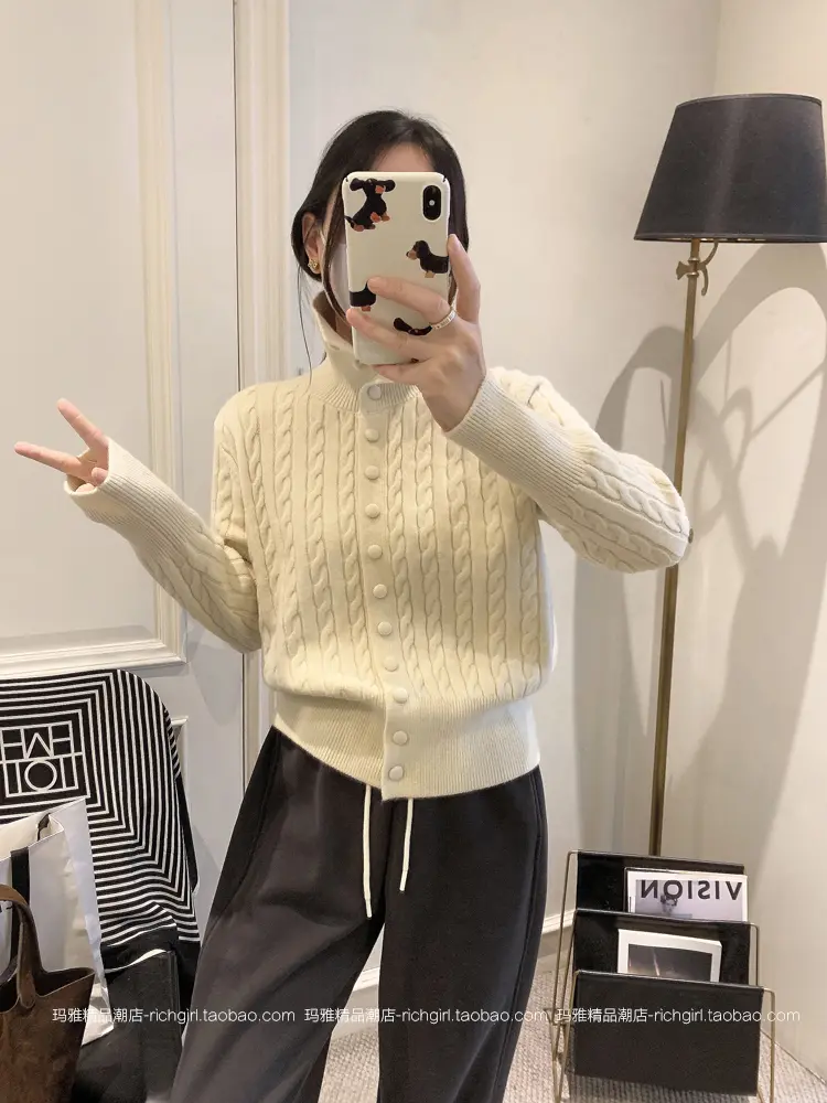 꽈배기 단추 하이넥 가디건 상세 이미지 3