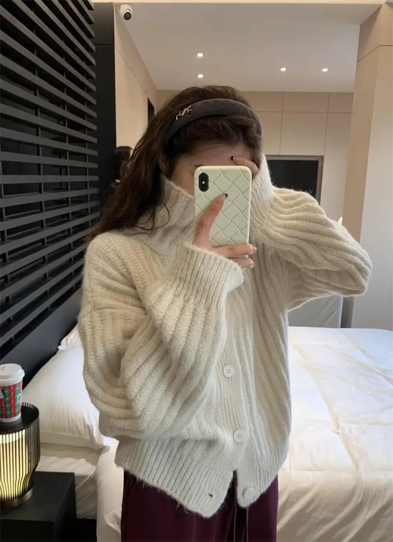 하이넥 버튼 니트 가디건 상세 이미지 2