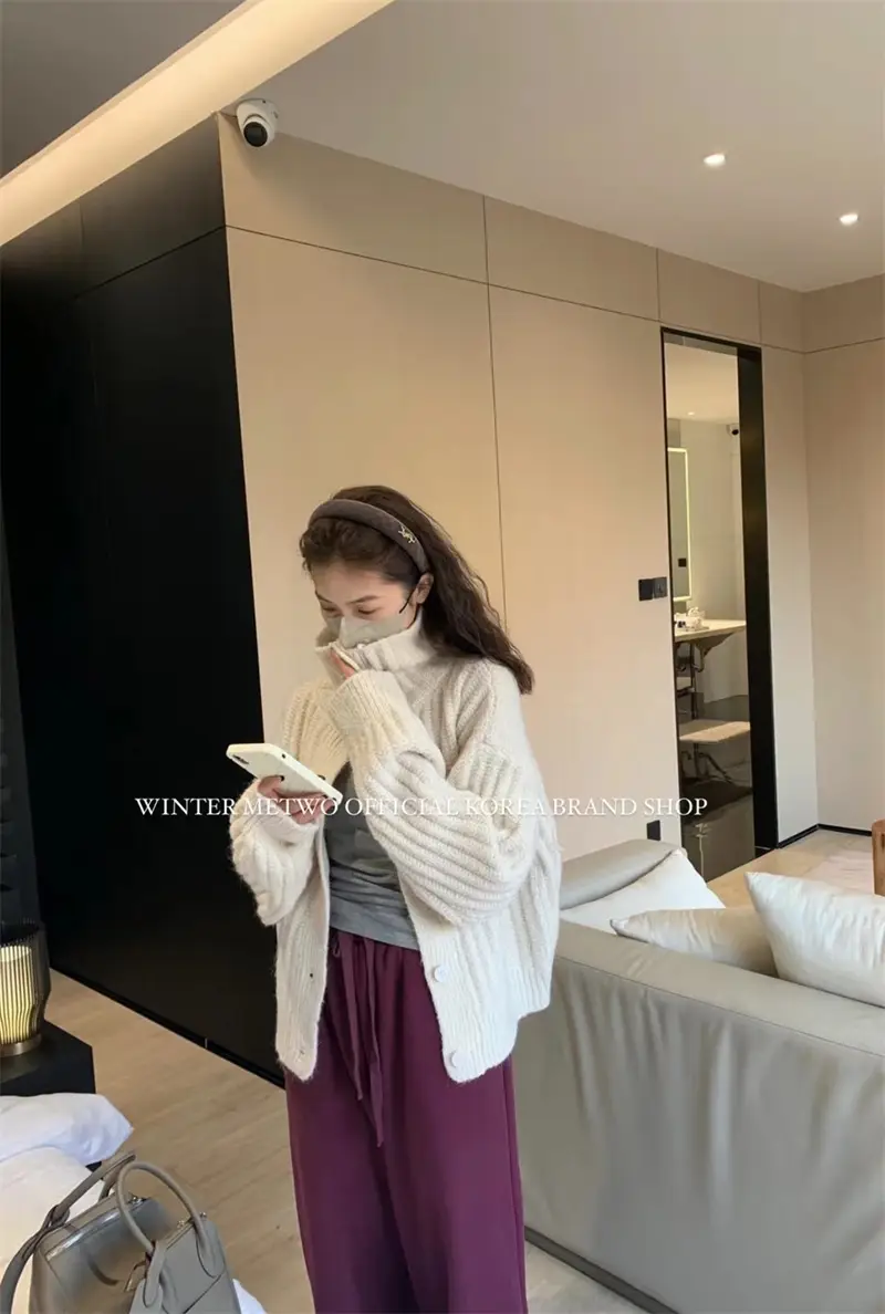 하이넥 버튼 니트 가디건 상세 이미지 6