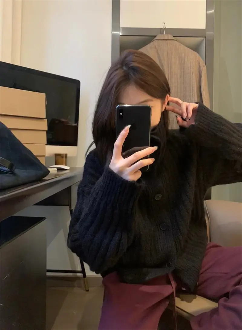 하이넥 버튼 니트 가디건 상세 이미지 10