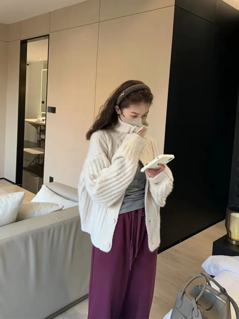 하이넥 버튼 니트 가디건 상세 이미지 16