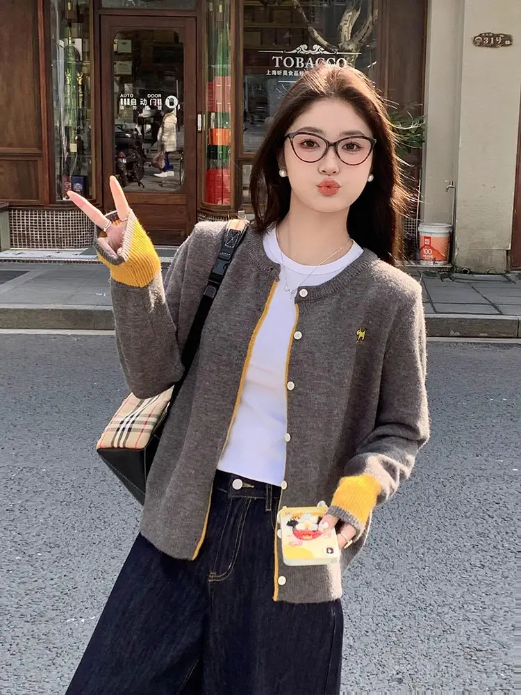 자수 라운드넥 니트 가디건 상세 이미지 4