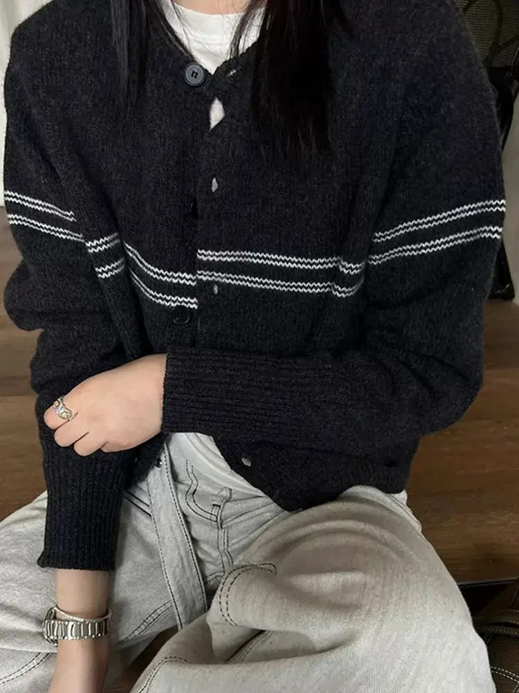 배색 디자인 울 가디건 상세 이미지 2
