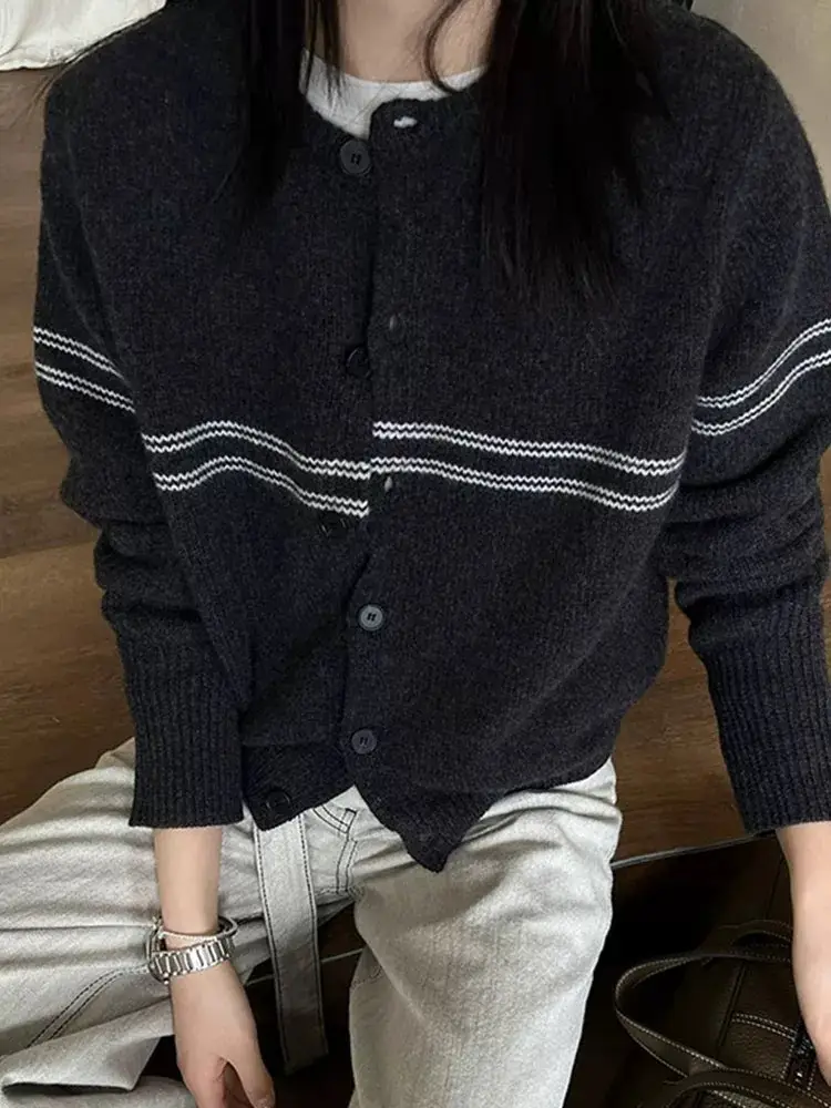 배색 디자인 울 가디건 상세 이미지 6