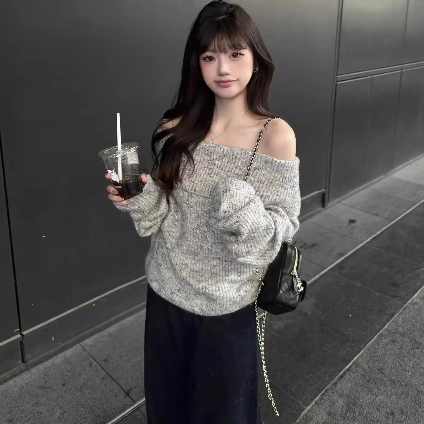 오프숄더 루즈핏 긴소매 니트 상세 이미지 4