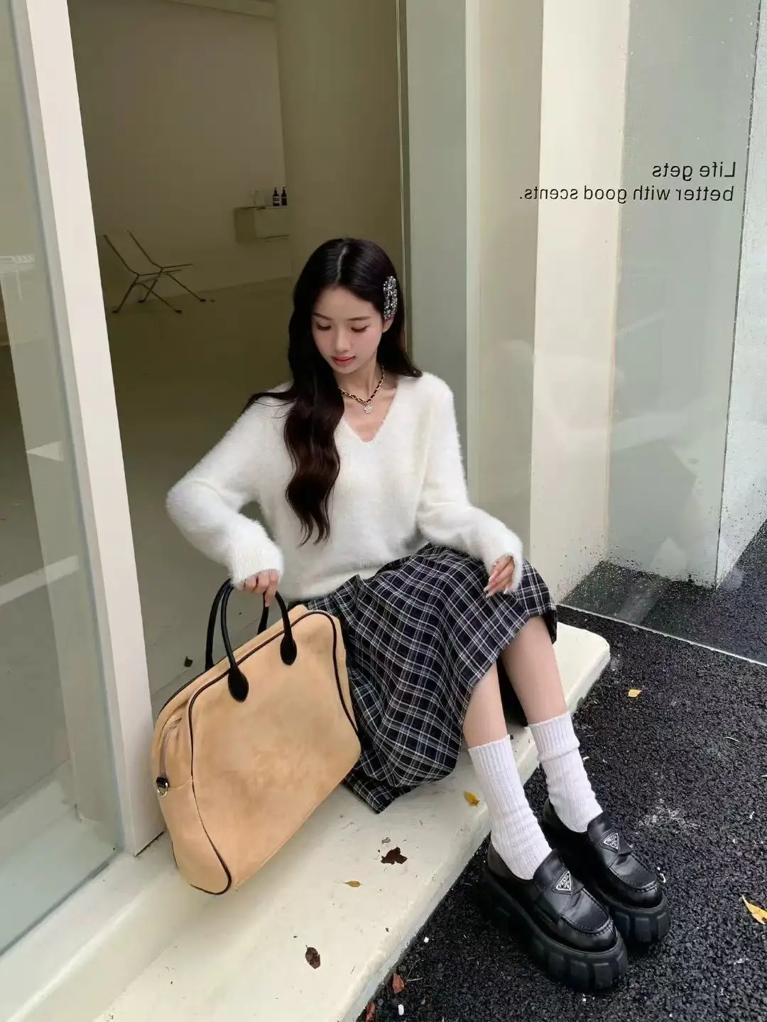 인조 밍크풍 V넥 니트 상세 이미지 1