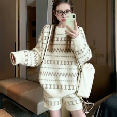 批发圆领<b class='q'>毛衣</b>套装女2025新款秋冬加厚复古慵懒宽松休闲针织短裤两件套