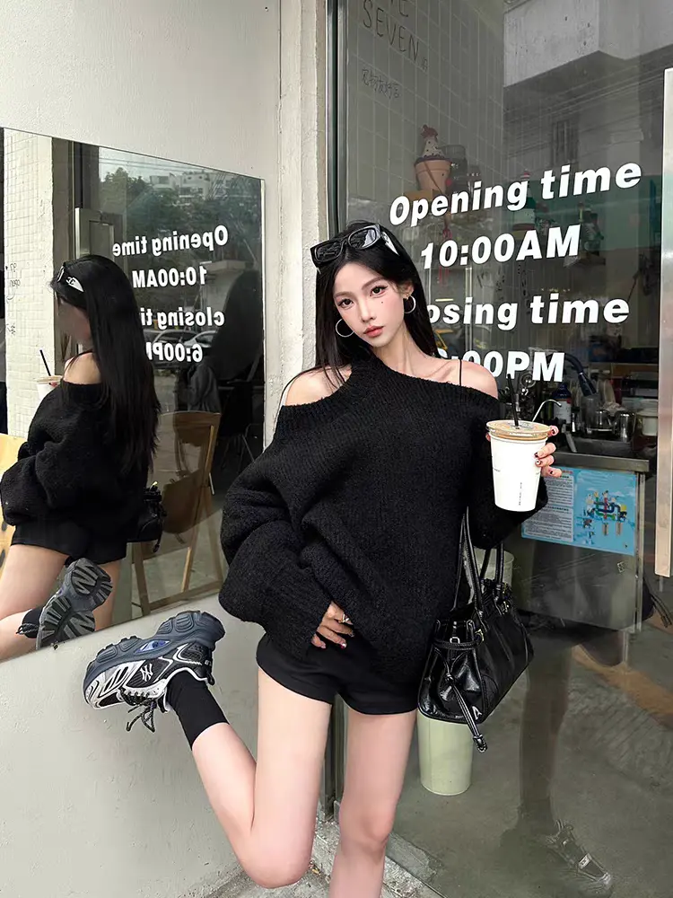 비대칭 오프숄더 루즈 니트 상세 이미지 3