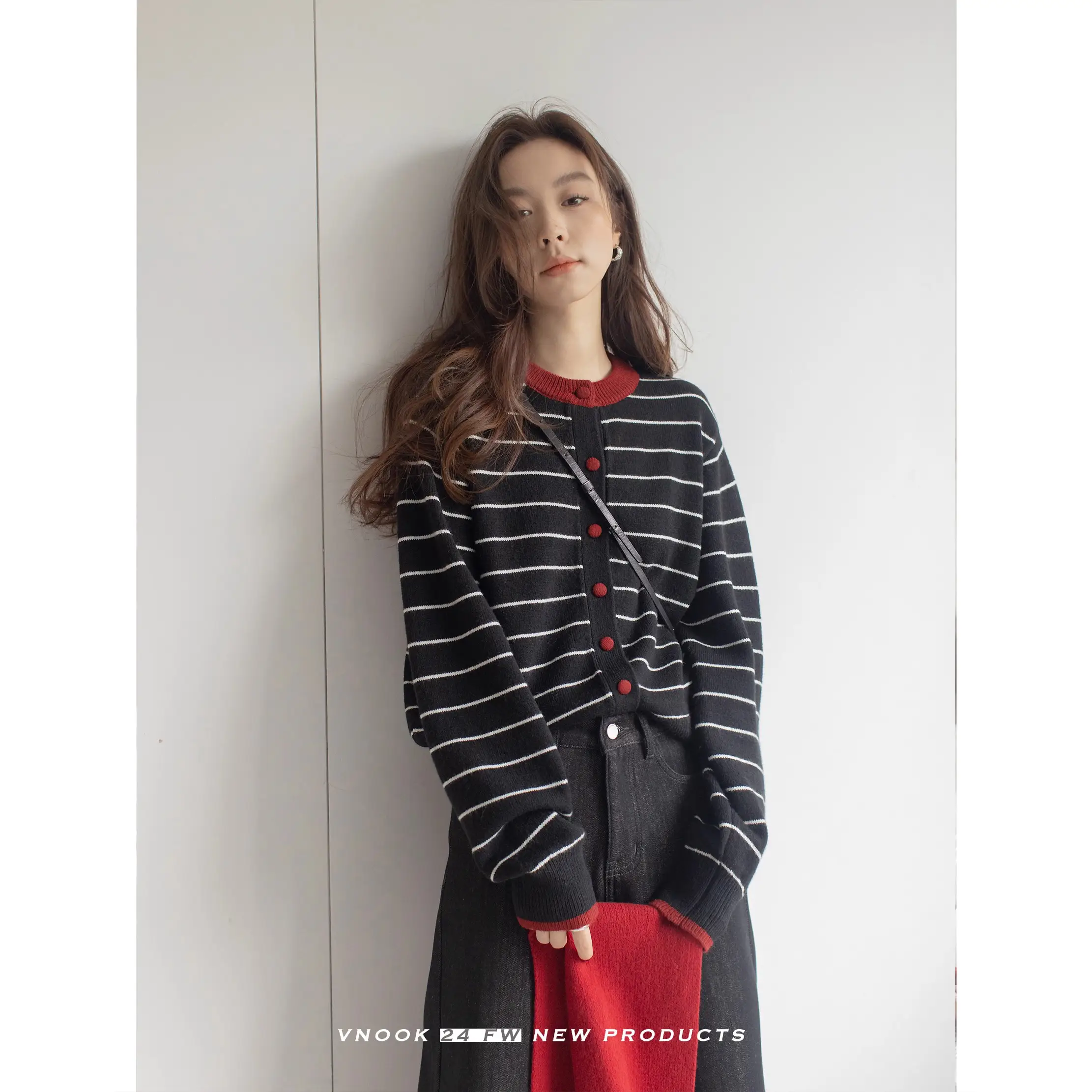 배색 스트라이프 라운드넥 니트 카디건 상세 이미지 3