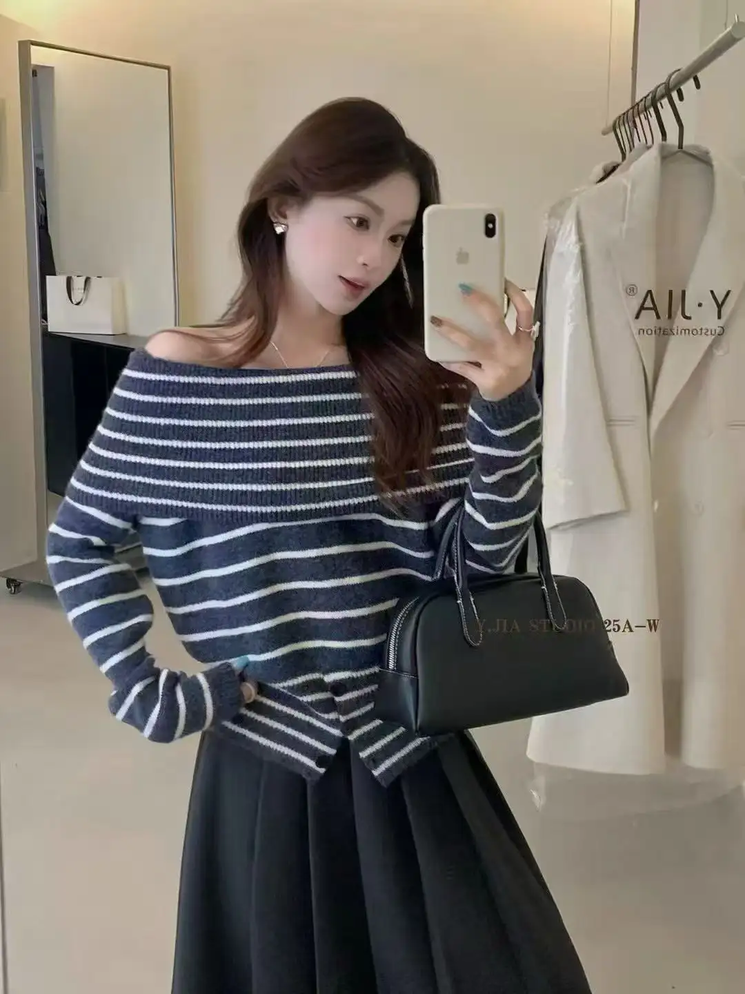 오프숄더 배색 스트라이프 니트 상세 이미지 21