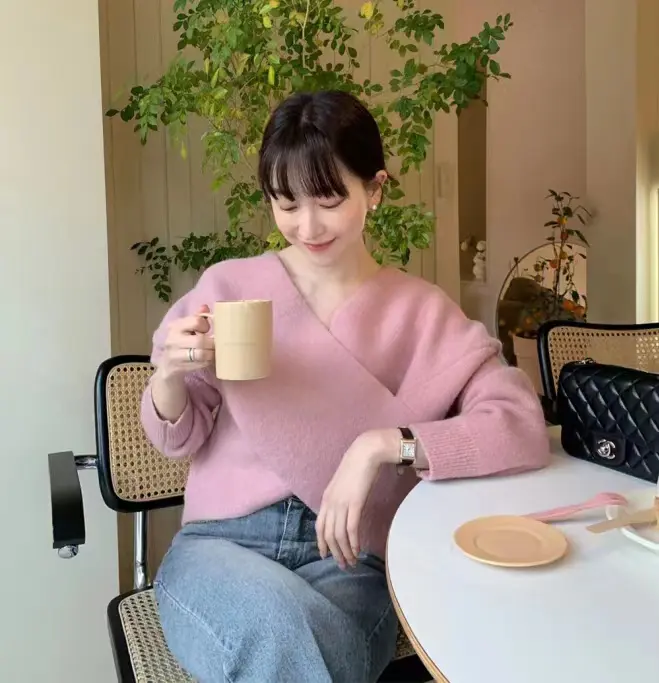 크로스 V넥 오프숄더 니트 상세 이미지 8