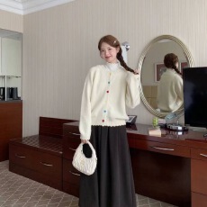 批发软糯<b class='q'>糖果</b><b class='q'>色</b>单排扣针织<b class='q'>开衫</b>女春秋慵懒风时尚减龄内搭毛衣外套