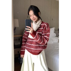 批发红色条纹圆领套头外穿<b class='q'>毛衣</b>女慵懒风高级感春季内搭设计感针织上衣