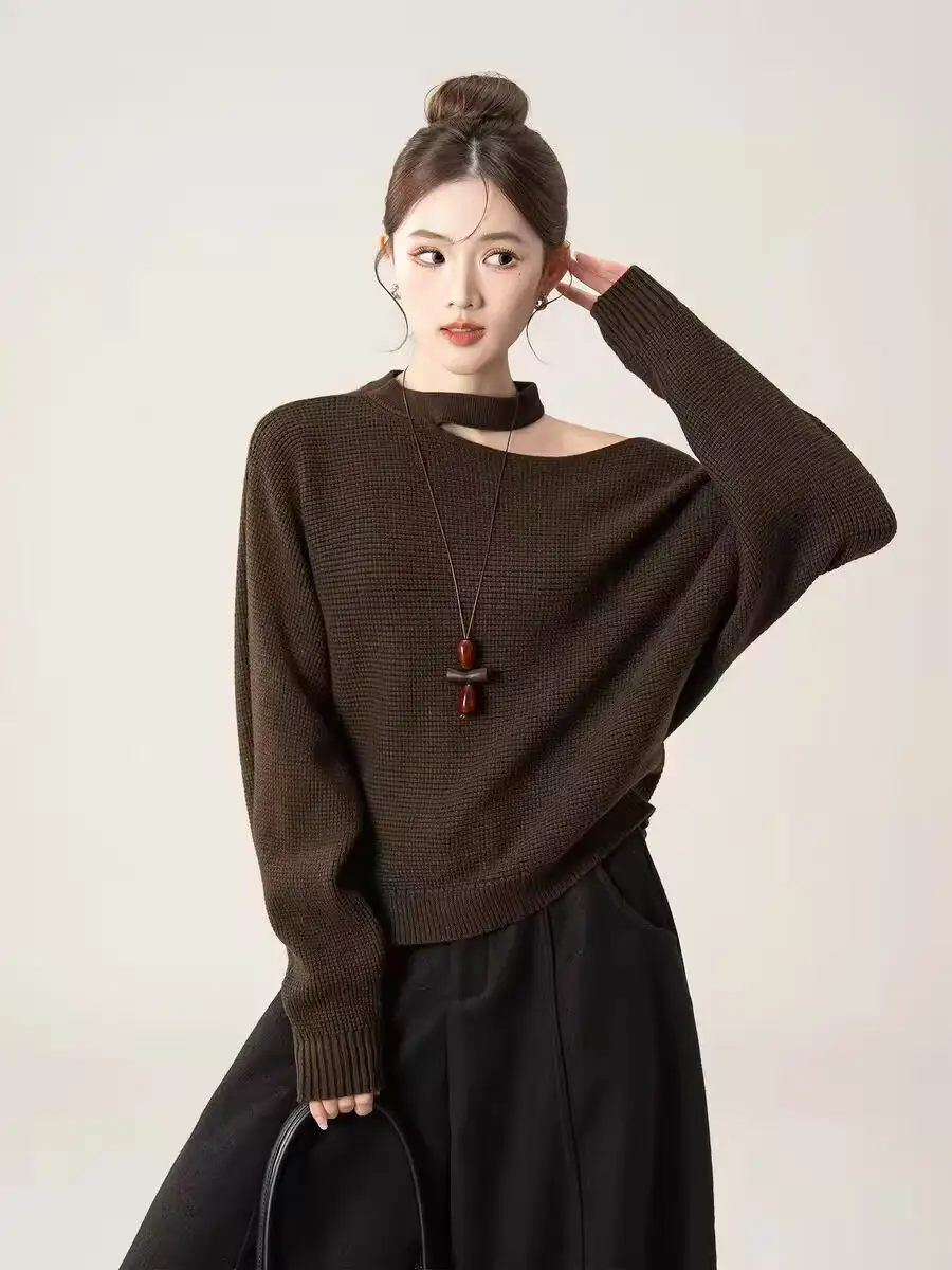 홀터넥 비대칭 오프숄더 긴소매 니트 상세 이미지 3