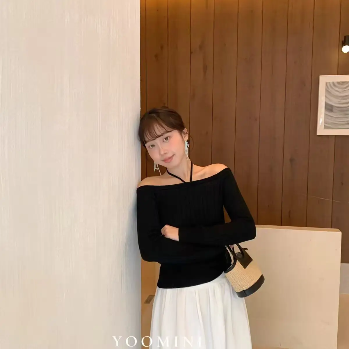 오프숄더 홀터 긴소매 니트 상세 이미지 1