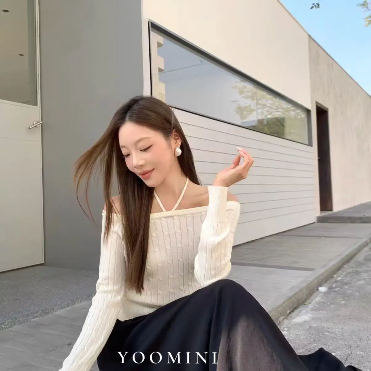 오프숄더 홀터 긴소매 니트 상세 이미지 2