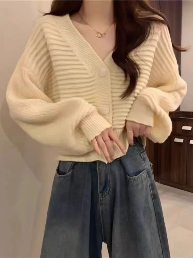 V넥 크롭 가디건 루즈핏 니트 상세 이미지 4