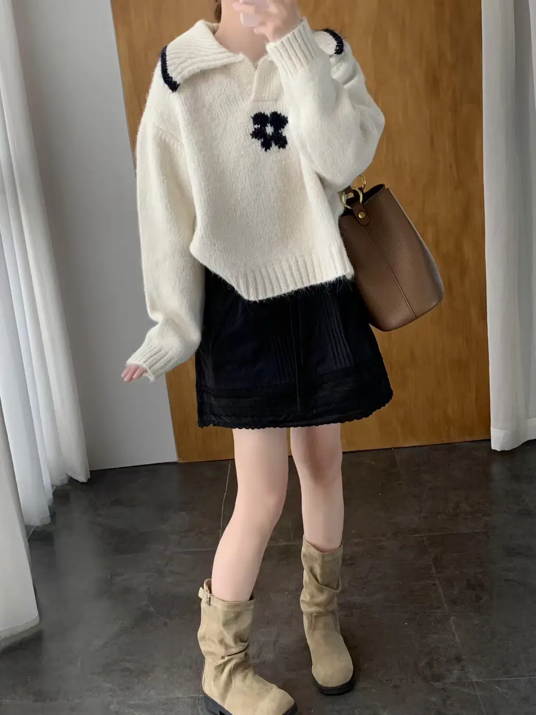 플라워 자카드 하프 칼라 니트 상세 이미지 3