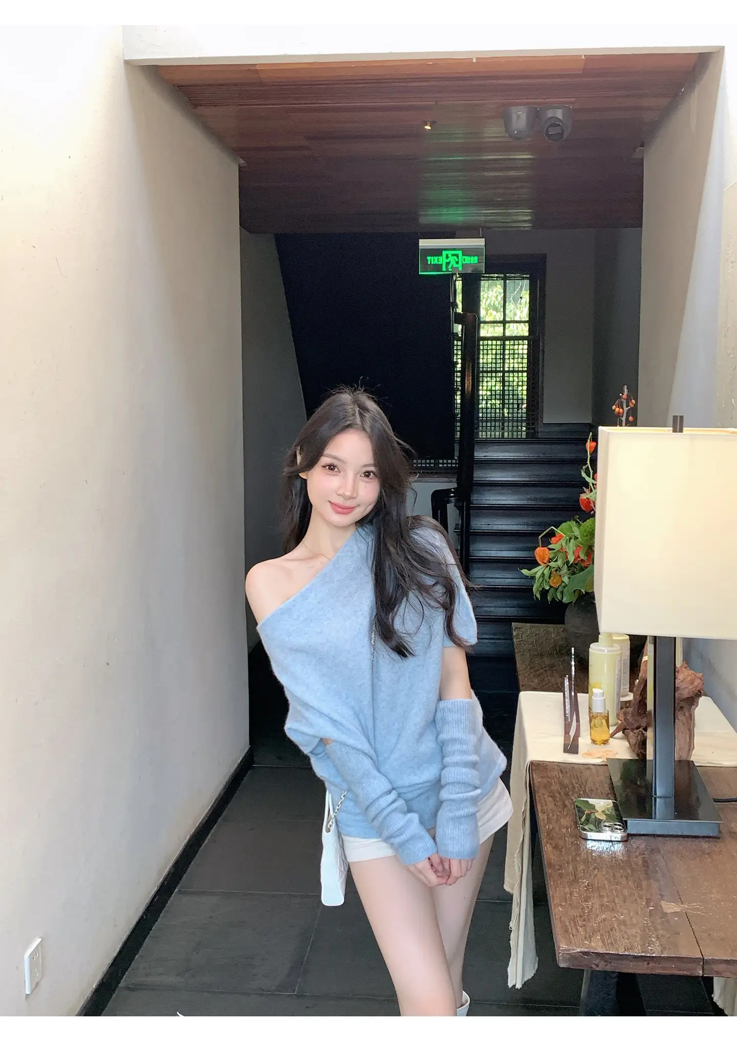 모헤어 혼방 오프숄더 니트 상세 이미지 5