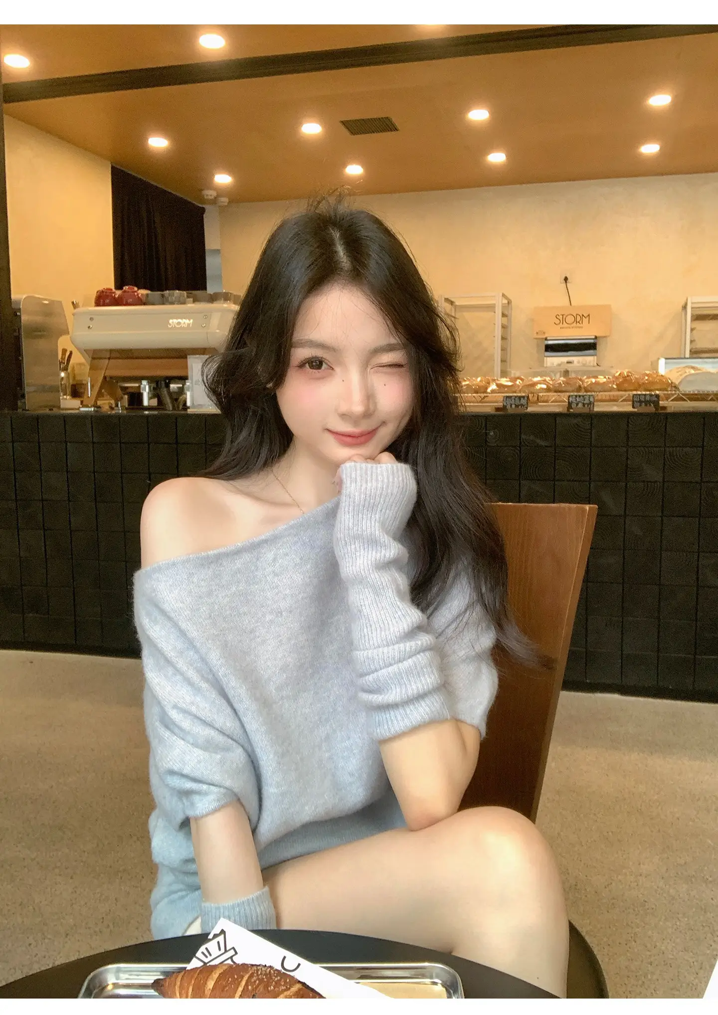 모헤어 혼방 오프숄더 니트 상세 이미지 10