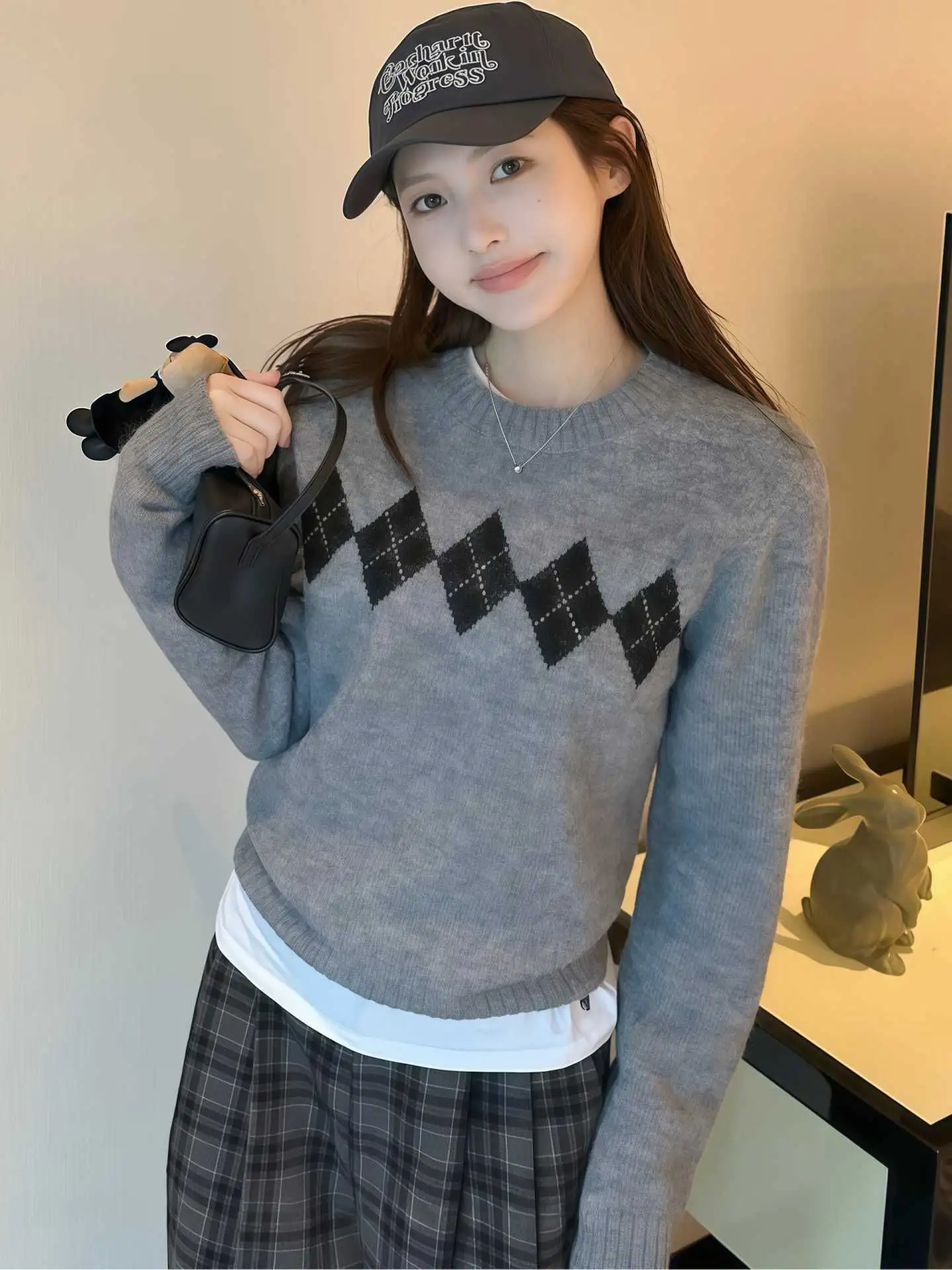 다이아몬드 퀼팅 크롭 가디건 상세 이미지 3