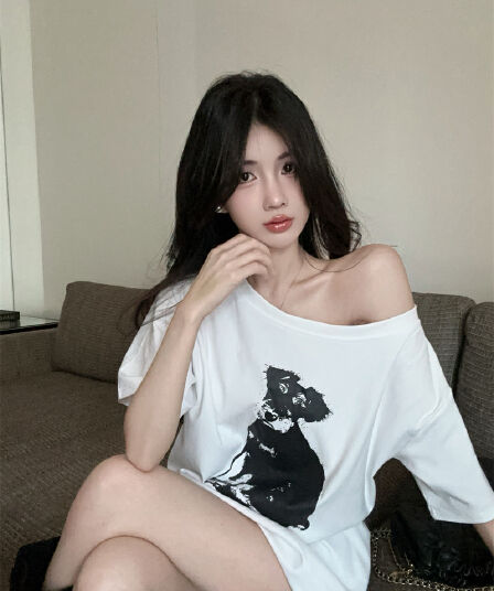 실사 섹시함 오프숄더 강아지 프린트 비스듬한 어깨 순면 티셔츠 맨위 여성
