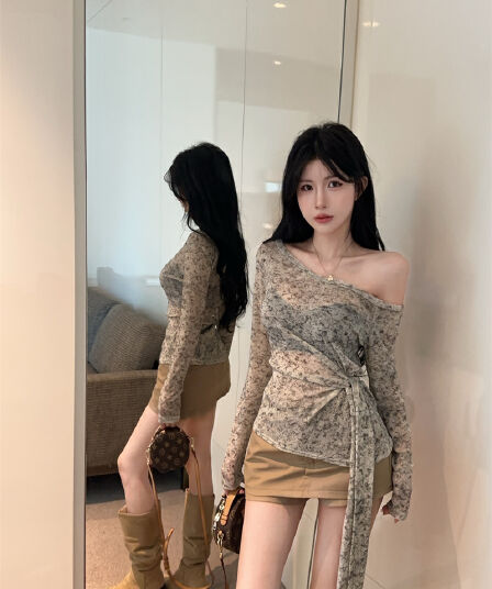 실사 디자인 센스 헤일로 염색 비스듬한 칼라 오프숄더 긴팔 스트랩 허리 수축 티셔츠 맨위 여성