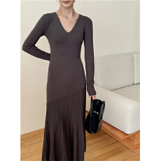 批发法式针织连衣裙女2025秋<b class='q'>冬</b>新款日韩优雅修身气质包臀鱼尾毛衣长裙