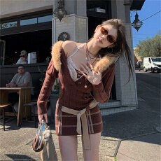 批发法式温柔风轻奢毛领包臀短款针织<b class='q'>连衣裙</b>女2025秋冬连帽打底毛衣裙