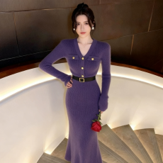 批发紫色针织连衣裙2025冬季慵懒风独特漂亮法式显身材配大衣打底长裙