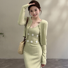 批发法式温柔风设计感花朵修身<b class='q'>长款</b>吊带裙两件套女春装<b class='q'>针织</b><b class='q'>开衫</b>套装裙