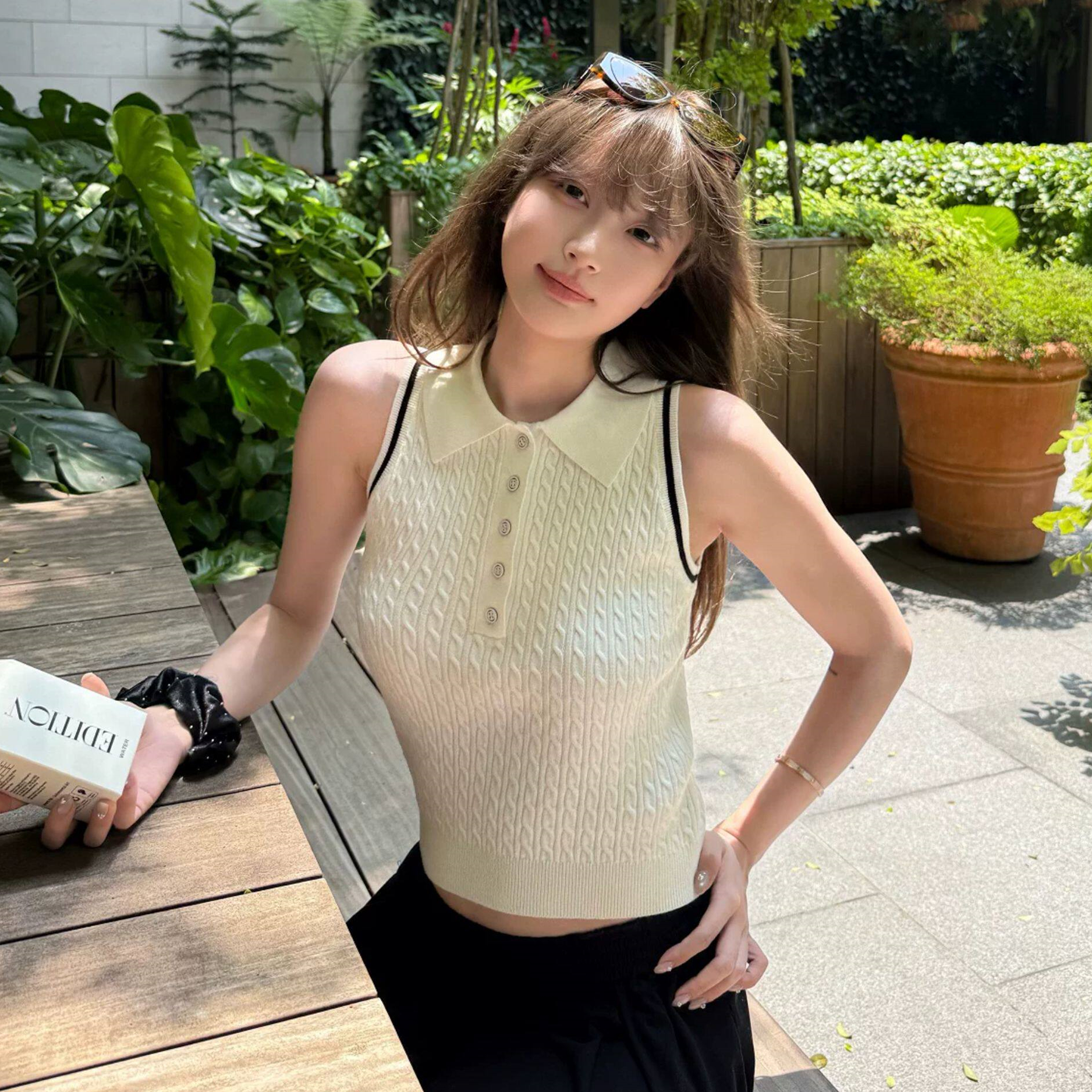 프랑스식 레트로 꽈배기 니트 화이트 조끼 여성 여름 얇은 스타일 폴로 칼라 POLO 셔츠 몸매 가꾸기 쇼트 스타일 품격 맨위