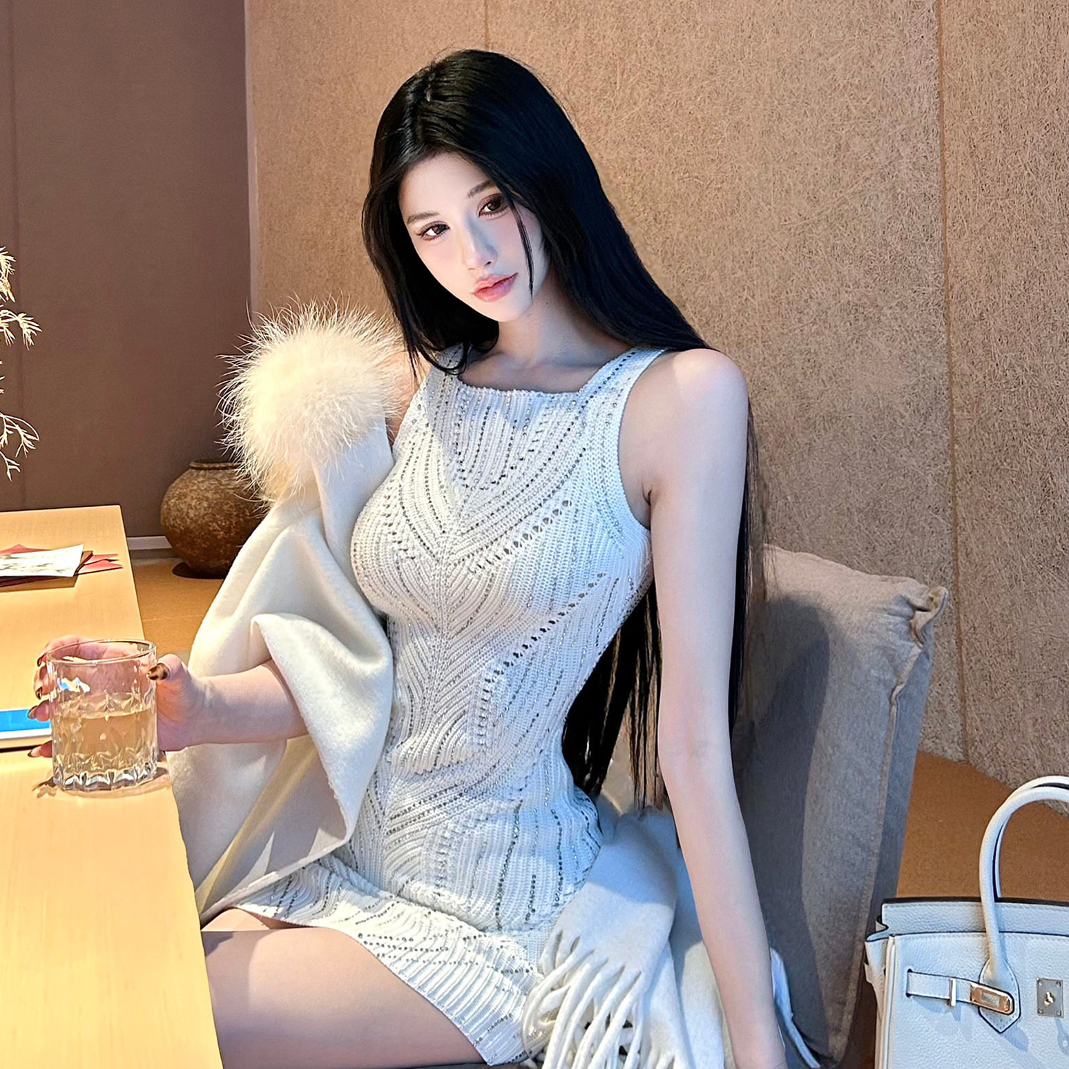 프랑스식 부드러운 바람 화이트 홀로우 아웃 니트 여성 드레스 여름 드레스 섹시함 타이트 스커트 조끼 스커트 무거운 작업 핫픽스 미니 스커트