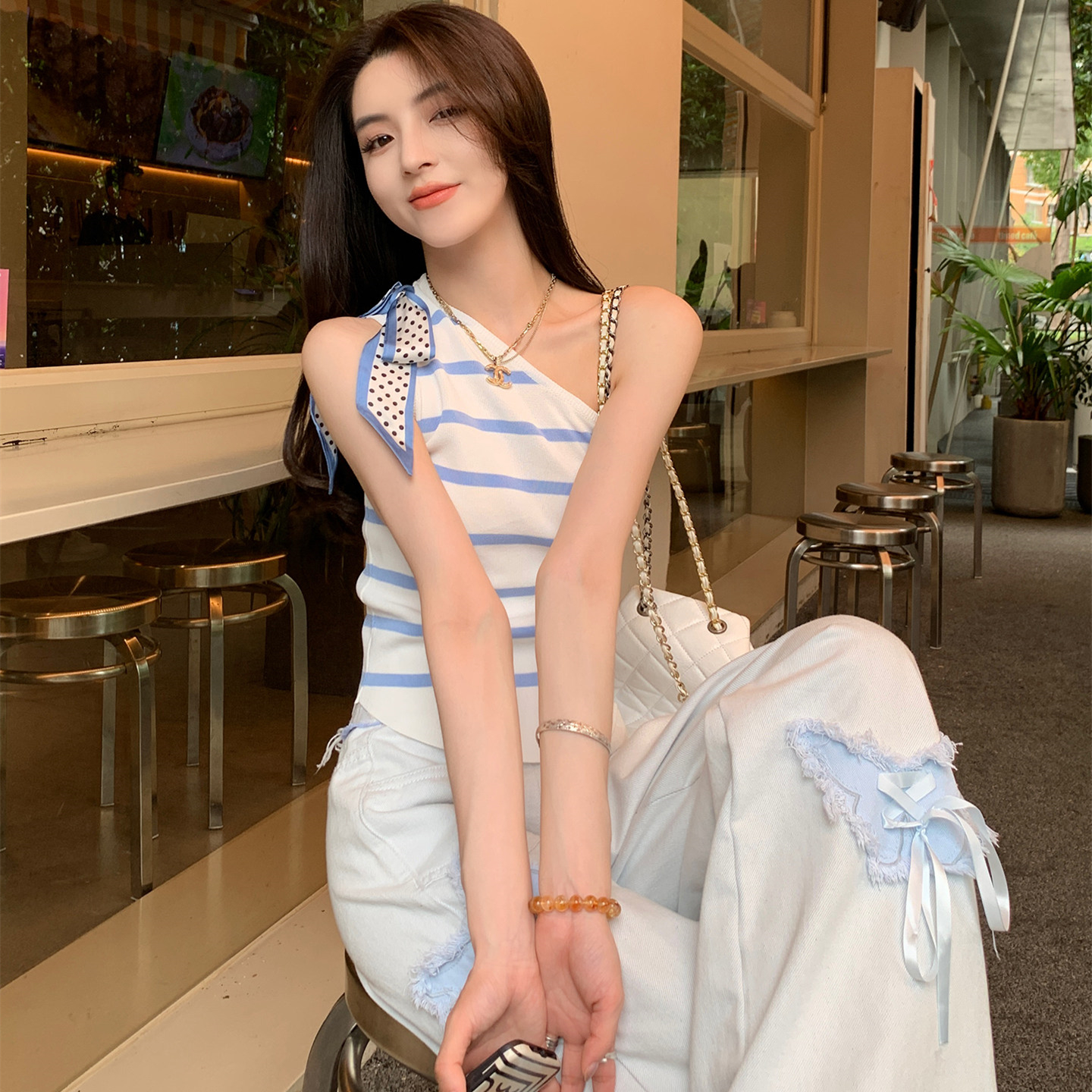 2026 슈퍼 화재 세트 여름 드레스 한 부서 chic 연령 감소 슬림해 보이는 운동 캐주얼 비스듬한 어깨 반팔 청바지 투피스 세트