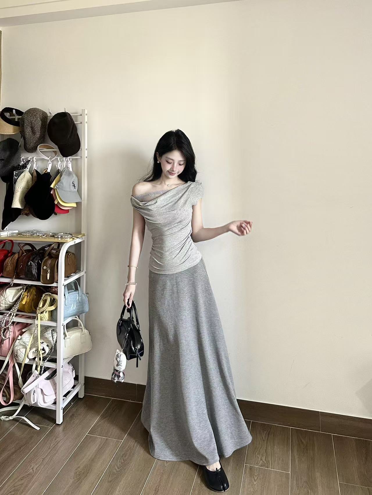 2026 여름 순수한 욕망 핫걸 회색 비스듬한 어깨 흔들다 칼라 레이스 조각 작은 대중 디자인 센스 슬림해 보이는 허리 수축 맨위 트렌디