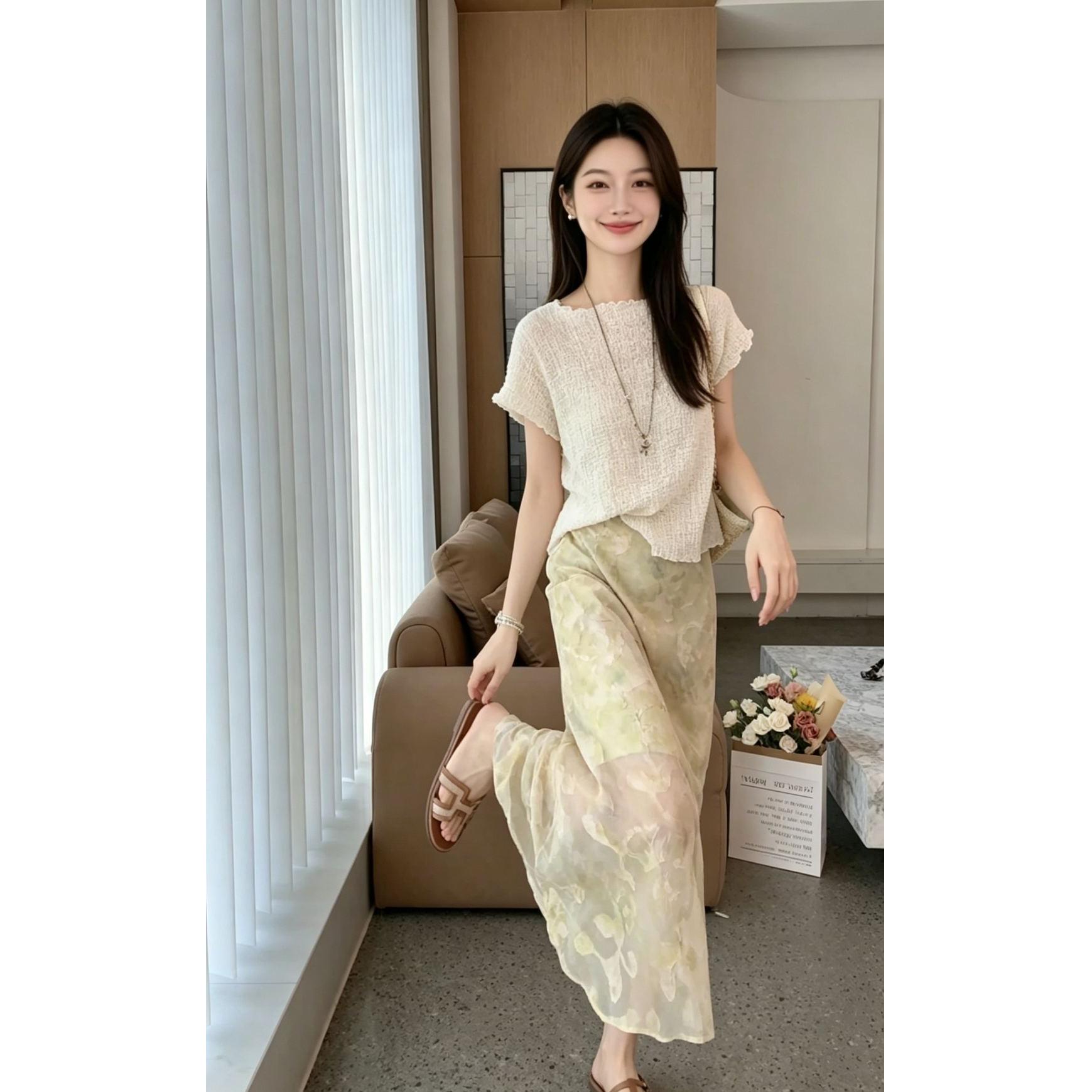 여름 부드러운 부서 착용 가져 가라. 전체 집합 2026 새로운 프릴 디자인 반팔 맨위 슬림해 보이는 반신 치마 세트