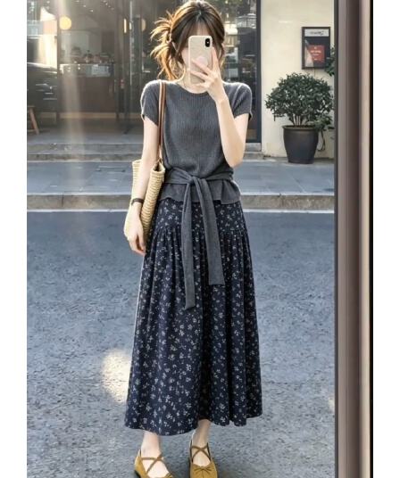 한 부서 chic 반팔 드레스 아이들 여름 2026 새로운 배 종류 몸 착용 가져 가라. 꽃무늬 반신 치마 세트