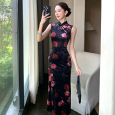 批发实拍暗夜玫瑰黑色新中式改良旗袍2025<b class='q'>秋</b>季新款无袖复古丝绒连衣裙